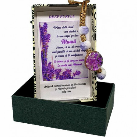 Bratara handmade cu floare naturala mov, in cutiuta cu mesaj pentru mama
