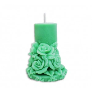 Lumanare Cilindru cu Trandafiri Curgatori - parfum Flori de salcam