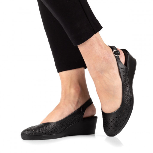 Sandale dama piele naturala cu perforatii 550 negru