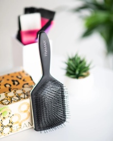 Framar Perie de par cu peri flexibili din nailon Black to the Future Paddle 