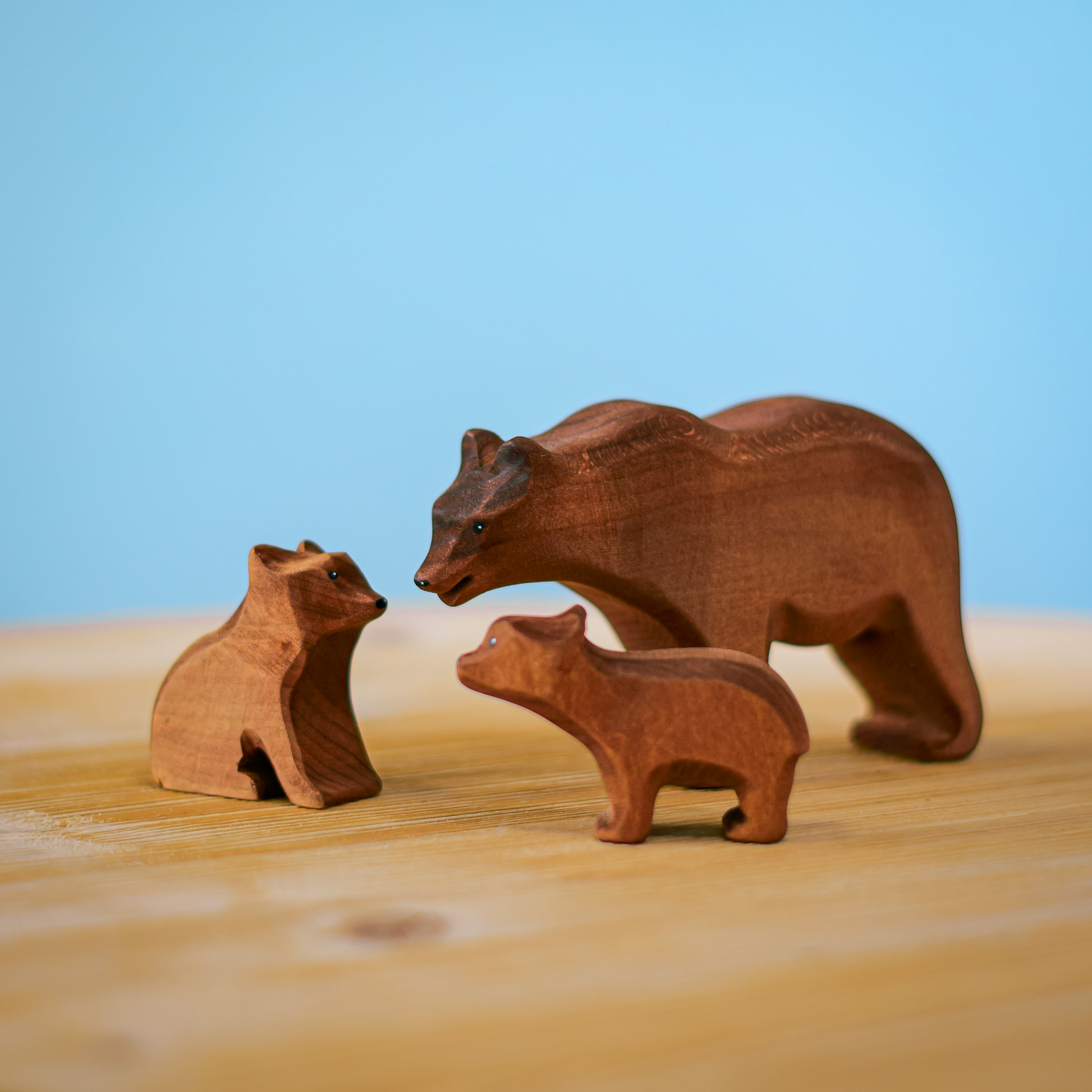 木彫り 熊 家族 wooden curved bear family video_thumb_1713.jpg?rv=1718775053