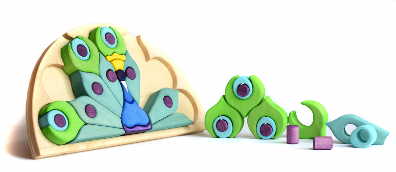 Vibrant Wooden Peacock Puzzle | BumbuToys' Feathered Wonders