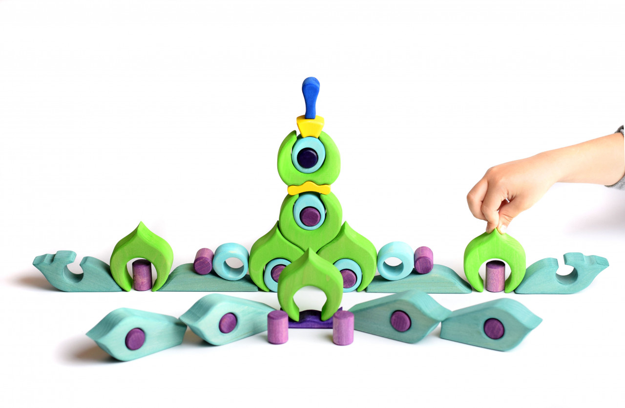 Vibrant Wooden Peacock Puzzle | BumbuToys' Feathered Wonders Series