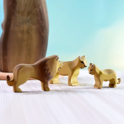 Lifelike lioness and cubs complement the king in BumbuToys' Lion Pride, perfect for wildlife education.
