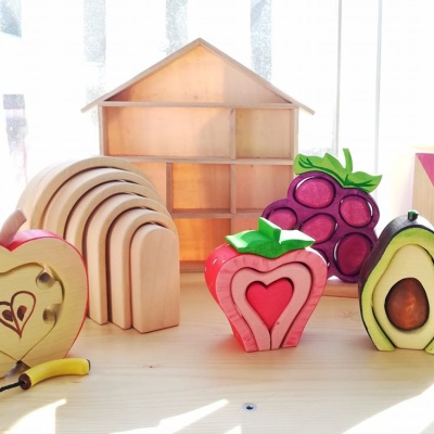 Celebrate the harvest with BumbuToys' Grape set, a tribute to the beauty of the vine.