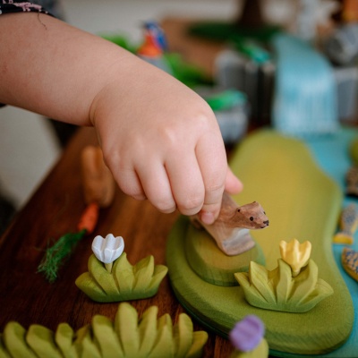 Educational wooden flower toy for nature appreciation.