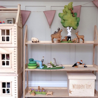 The Large Birch Green, a stunning piece from BumbuToys, stands ready to inspire stories of the forest's vibrant life.