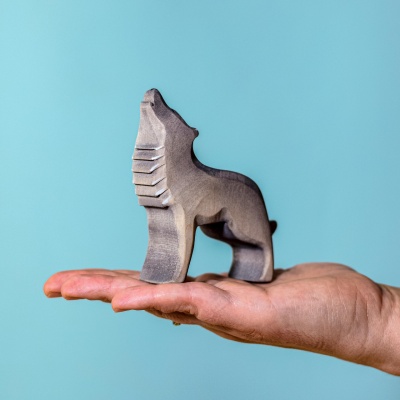 Detailed view of the handcrafted, eco-friendly Wolf Howling figure
