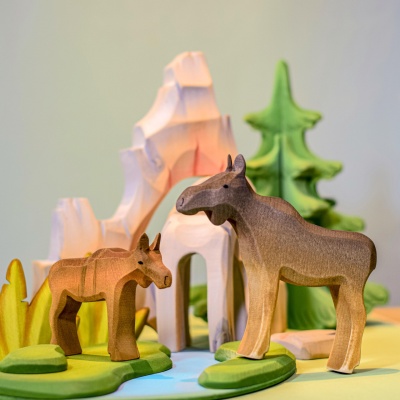 Wooden Wildlife Figures - The Moose Family in Natural Habitat