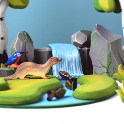 Colorful Wooden Kingfisher for Creative Play