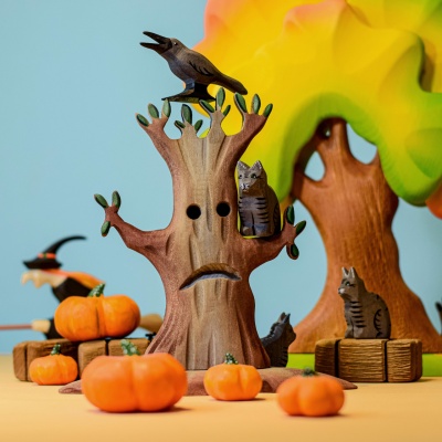 Creative play scene featuring the Spooky Tree Big as a haunted forest element