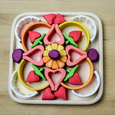 BumbuToys' Grape set, perfect for hands-on exploration of nature's sweets.