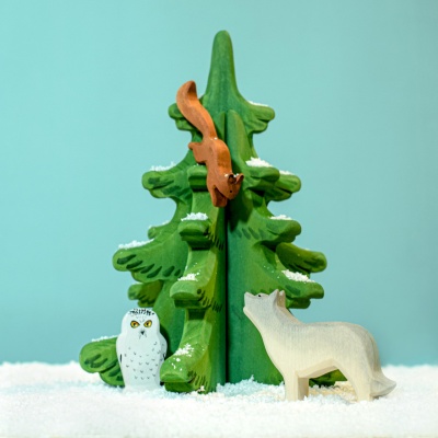 Non-toxic large green pine, safe for children