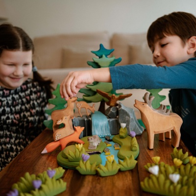 Handmade wooden deer set for children's nature exploration.