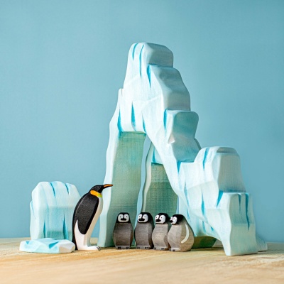 Crafted with care, the Emperor Penguin Male by BumbuToys stands proudly in the wooden set.