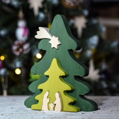 Eco-friendly and joyful – the BumbuToys Christmas Tree Natur with animal silhouettes.
