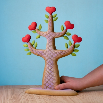 Hand holding the base of the Heartwood Tree to demonstrate the large 31.5cm height.