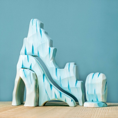 Crafted with care, the Emperor Penguin Male by BumbuToys stands proudly in the wooden set.
