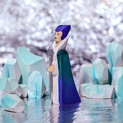 Durable wooden icy rock figures, designed for imaginative storytelling.