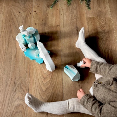 BumbuToys' wooden playset, featuring polar bears on an ice floe, for hours of imaginative play.