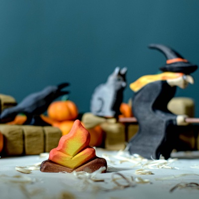 Safe and snug, the BumbuToys Campfire is a play set that lights up storytelling with its fiery design.