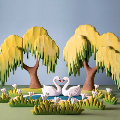 The "Heart Lake and Swans Set," where wooden craftsmanship meets the poetry of love.