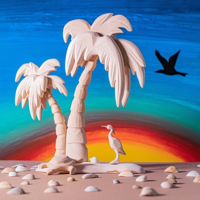 Craft your own colors on BumbuToys' natural wooden Palm Tree