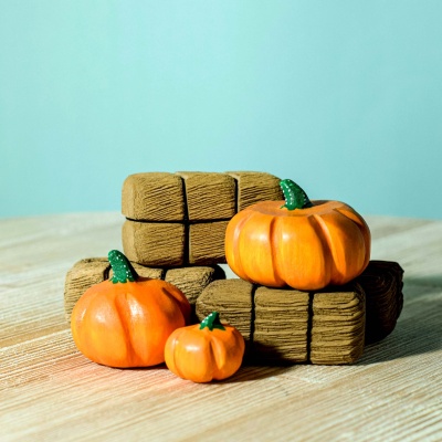 Realistic hand-painted pumpkins by BumbuToys, bringing a touch of harvest joy to playtime