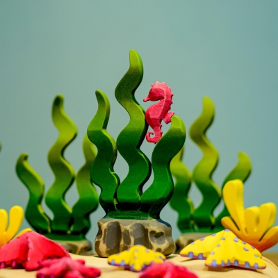 Detailed painting on the Yellow Starfish Set, using child-friendly materials