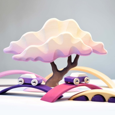 Educational and aesthetic Japanese maple toy, capturing the essence of the season.