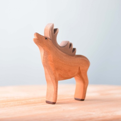 Educational set of wooden deer and fawns by Bumbu Toys.