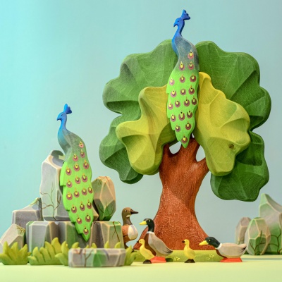 BumbuToys' Large Green Oak, a symbol of growth and life, perfect for environmental education.