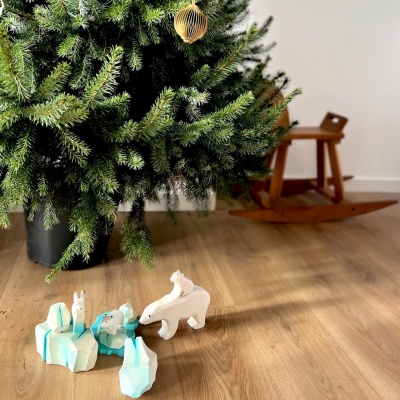 Explore the chilly realms of the Arctic with BumbuToys' Polar Bears & Ice Floe SET.