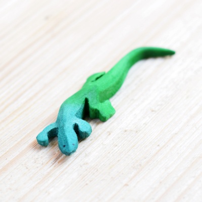 BumbuToys' hand-painted Lizard, a vibrant figure to inspire learning about reptiles
