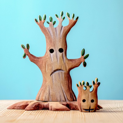 Artisanal craftsmanship of the Spooky Tree Big, perfect for spooky decorations