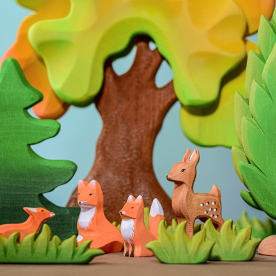 Artisanal Large Oak Autumn figure from BumbuToys, perfect for a classroom's nature corner.
