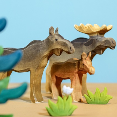 Elegant Handcrafted Moose Family Set - Perfect for Collecting