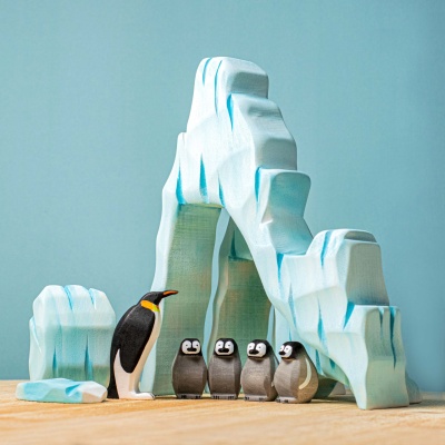 Sustainable wooden Emperor Penguin and chicks by BumbuToys, fostering imaginative storytelling.