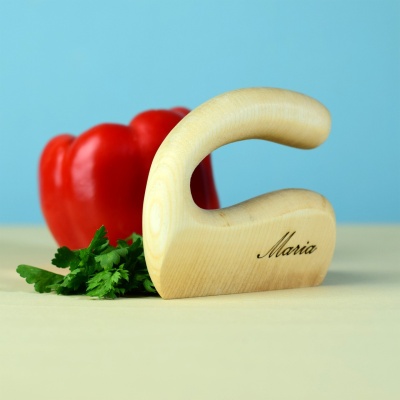 Personalized wooden chopper with the name "Maria" engraved