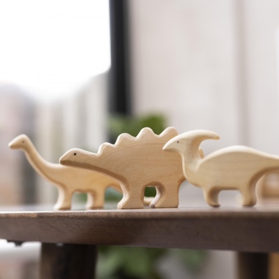 Montessori wooden dinosaur with smooth edges for sensory exploration.