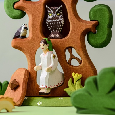 Artisanal Wooden Doll Dressed in Romanian Folk Costume