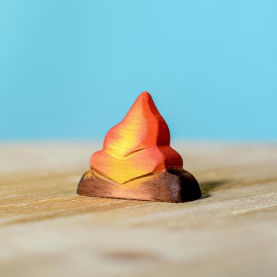 A warm blaze crafted in wood, the BumbuToys Campfire set inspires tales of outdoor escapades.