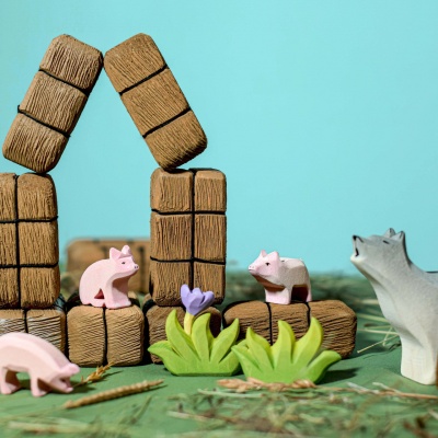 Eco-friendly Pig Family Set, featuring a mama pig and her piglets by BumbuToys