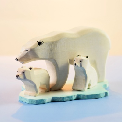 Realistic ice floe and polar bear family set by BumbuToys, inspiring conservation conversations.