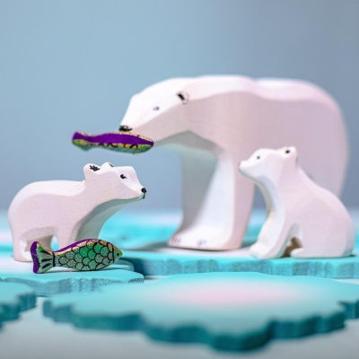 Polar Bears & Ice Floe wooden figures by BumbuToys, an artistic tribute to these majestic creatures.