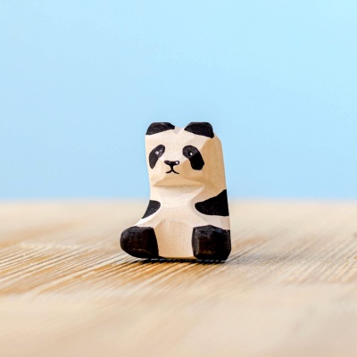 Pui de Urs Panda Şezând