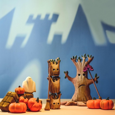 Wooden Pumpkin SET by BumbuToys, a perfect prop for imaginative fall narratives