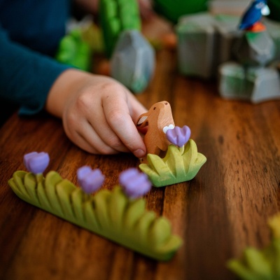 Artisanal wooden grass and flower set for nature lovers.