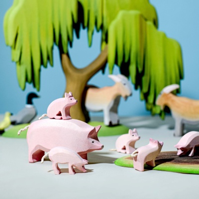 Sustainably made Pig Family Set, capturing the joy of farm life