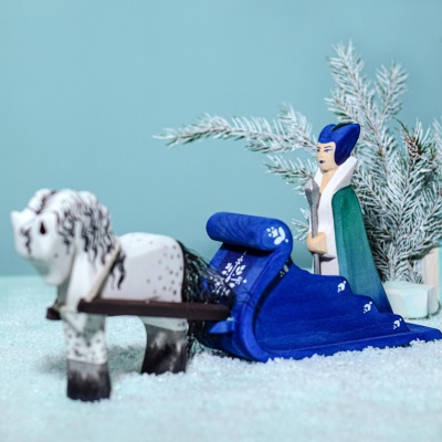 BumbuToys presents the White Horse, a timeless wooden toy for equestrian enthusiasts of all ages.